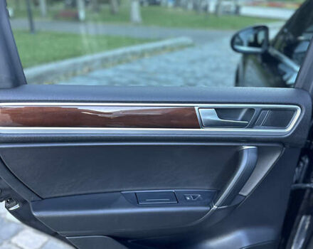 Черный Фольксваген Туарег, объемом двигателя 2.97 л и пробегом 275 тыс. км за 24800 $, фото 21 на Automoto.ua