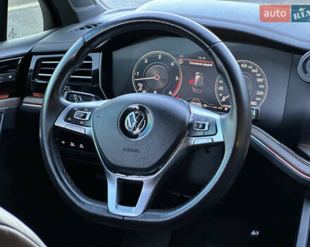 Черный Фольксваген Туарег, объемом двигателя 3 л и пробегом 259 тыс. км за 38999 $, фото 71 на Automoto.ua