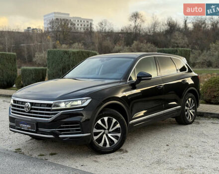 Черный Фольксваген Туарег, объемом двигателя 2.97 л и пробегом 280 тыс. км за 37900 $, фото 2 на Automoto.ua