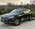 Черный Фольксваген Туарег, объемом двигателя 2.97 л и пробегом 280 тыс. км за 37900 $, фото 2 на Automoto.ua