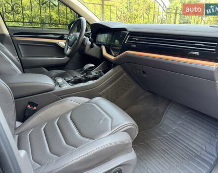 Чорний Фольксваген Туарег, об'ємом двигуна 2.97 л та пробігом 206 тис. км за 45000 $, фото 56 на Automoto.ua