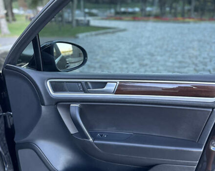 Черный Фольксваген Туарег, объемом двигателя 2.97 л и пробегом 275 тыс. км за 24800 $, фото 30 на Automoto.ua