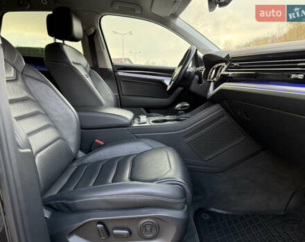 Черный Фольксваген Туарег, объемом двигателя 2.97 л и пробегом 280 тыс. км за 37900 $, фото 27 на Automoto.ua