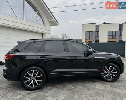 Чорний Фольксваген Туарег, об'ємом двигуна 3 л та пробігом 105 тис. км за 57888 $, фото 13 на Automoto.ua