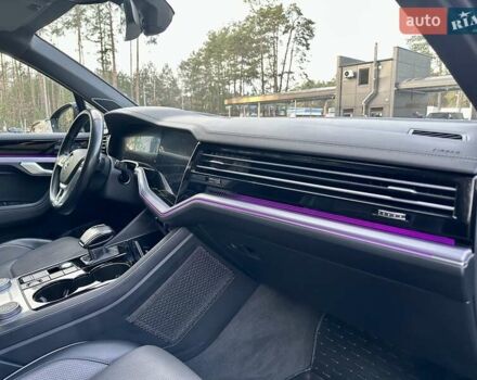 Черный Фольксваген Туарег, объемом двигателя 2.97 л и пробегом 264 тыс. км за 44000 $, фото 33 на Automoto.ua