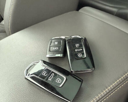 Черный Фольксваген Туарег, объемом двигателя 2.97 л и пробегом 135 тыс. км за 45500 $, фото 44 на Automoto.ua