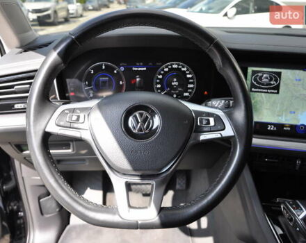 Черный Фольксваген Туарег, объемом двигателя 2.97 л и пробегом 138 тыс. км за 46400 $, фото 30 на Automoto.ua