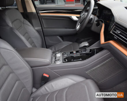 Чорний Фольксваген Туарег, об'ємом двигуна 3 л та пробігом 145 тис. км за 39805 $, фото 5 на Automoto.ua