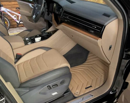 Черный Фольксваген Туарег, объемом двигателя 3 л и пробегом 248 тыс. км за 35000 $, фото 2 на Automoto.ua