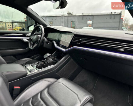 Черный Фольксваген Туарег, объемом двигателя 2.97 л и пробегом 129 тыс. км за 48500 $, фото 56 на Automoto.ua