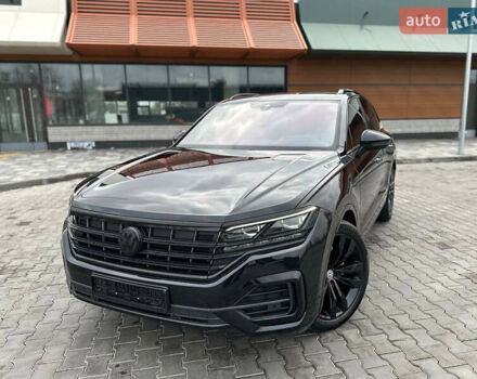 Черный Фольксваген Туарег, объемом двигателя 2.97 л и пробегом 129 тыс. км за 48500 $, фото 1 на Automoto.ua