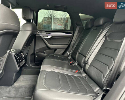 Черный Фольксваген Туарег, объемом двигателя 2.97 л и пробегом 129 тыс. км за 48500 $, фото 42 на Automoto.ua