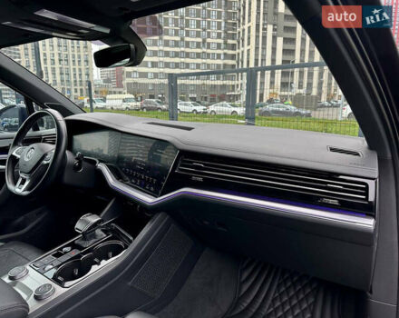 Черный Фольксваген Туарег, объемом двигателя 3 л и пробегом 141 тыс. км за 48500 $, фото 59 на Automoto.ua