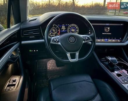 Черный Фольксваген Туарег, объемом двигателя 2.97 л и пробегом 165 тыс. км за 39900 $, фото 17 на Automoto.ua