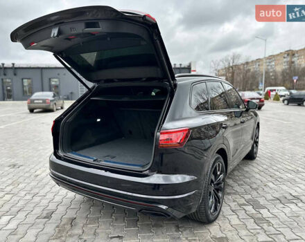 Черный Фольксваген Туарег, объемом двигателя 2.97 л и пробегом 129 тыс. км за 48500 $, фото 18 на Automoto.ua