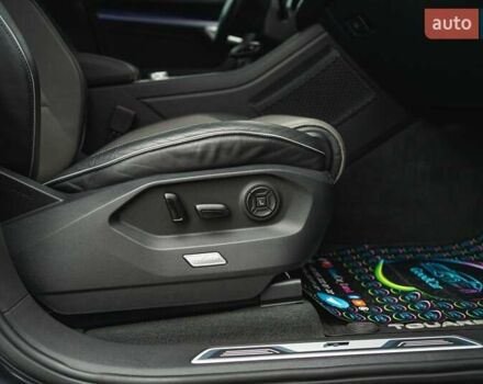 Черный Фольксваген Туарег, объемом двигателя 3.96 л и пробегом 170 тыс. км за 57777 $, фото 63 на Automoto.ua