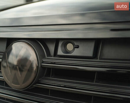 Черный Фольксваген Туарег, объемом двигателя 3.96 л и пробегом 170 тыс. км за 57777 $, фото 4 на Automoto.ua