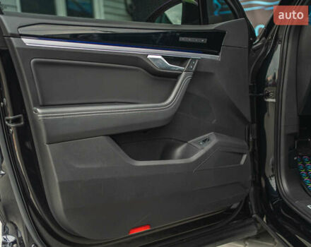 Черный Фольксваген Туарег, объемом двигателя 3.96 л и пробегом 170 тыс. км за 57777 $, фото 44 на Automoto.ua