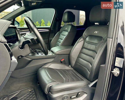 Черный Фольксваген Туарег, объемом двигателя 3 л и пробегом 141 тыс. км за 48500 $, фото 44 на Automoto.ua