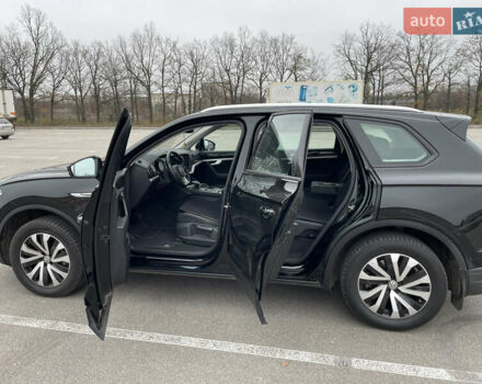 Черный Фольксваген Туарег, объемом двигателя 2.99 л и пробегом 135 тыс. км за 36950 $, фото 20 на Automoto.ua