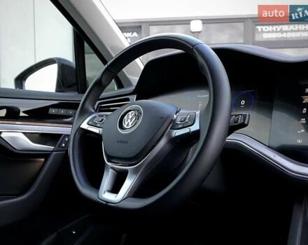 Черный Фольксваген Туарег, объемом двигателя 2.97 л и пробегом 130 тыс. км за 46500 $, фото 72 на Automoto.ua