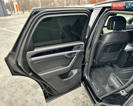 Черный Фольксваген Туарег, объемом двигателя 2.97 л и пробегом 129 тыс. км за 48500 $, фото 40 на Automoto.ua