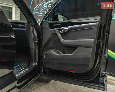 Черный Фольксваген Туарег, объемом двигателя 3.96 л и пробегом 170 тыс. км за 57777 $, фото 59 на Automoto.ua