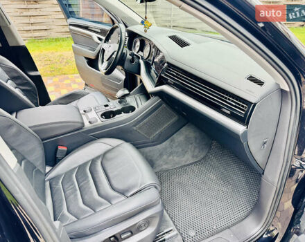 Черный Фольксваген Туарег, объемом двигателя 3 л и пробегом 195 тыс. км за 33700 $, фото 18 на Automoto.ua