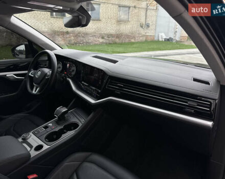 Фольксваген Туарег 2019 в Дубно на Automoto.ua Черный Фольксваген Туарег, объемом двигателя 3 л и пробегом 48 тыс. км за 43500 $, фото 37 на Automoto.ua