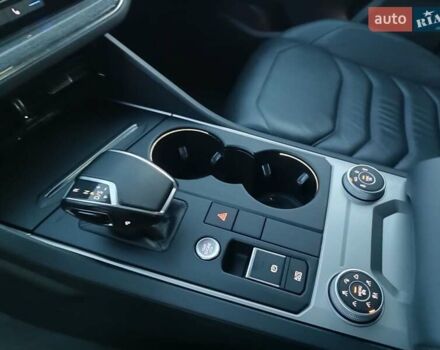 Черный Фольксваген Туарег, объемом двигателя 2.97 л и пробегом 255 тыс. км за 42000 $, фото 37 на Automoto.ua