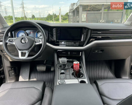 Черный Фольксваген Туарег, объемом двигателя 2.97 л и пробегом 121 тыс. км за 49800 $, фото 24 на Automoto.ua