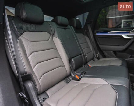 Черный Фольксваген Туарег, объемом двигателя 3.96 л и пробегом 170 тыс. км за 57777 $, фото 97 на Automoto.ua