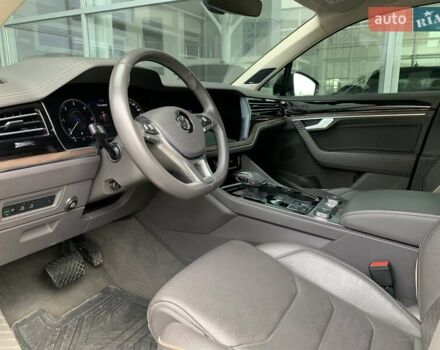 Черный Фольксваген Туарег, объемом двигателя 2.97 л и пробегом 77 тыс. км за 51000 $, фото 14 на Automoto.ua