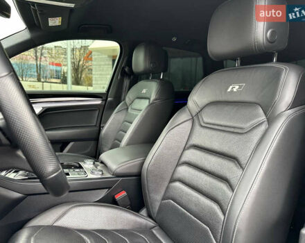 Черный Фольксваген Туарег, объемом двигателя 2.97 л и пробегом 129 тыс. км за 48500 $, фото 22 на Automoto.ua