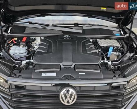 Черный Фольксваген Туарег, объемом двигателя 2.97 л и пробегом 98 тыс. км за 59980 $, фото 73 на Automoto.ua