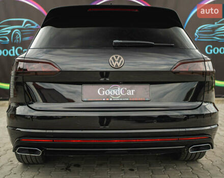 Черный Фольксваген Туарег, объемом двигателя 3.96 л и пробегом 170 тыс. км за 57777 $, фото 27 на Automoto.ua