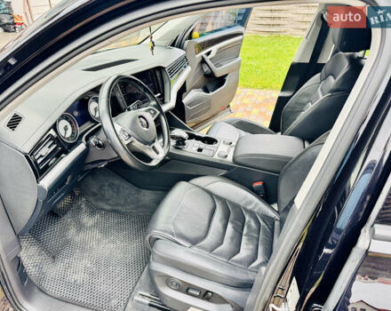 Черный Фольксваген Туарег, объемом двигателя 3 л и пробегом 195 тыс. км за 33700 $, фото 12 на Automoto.ua