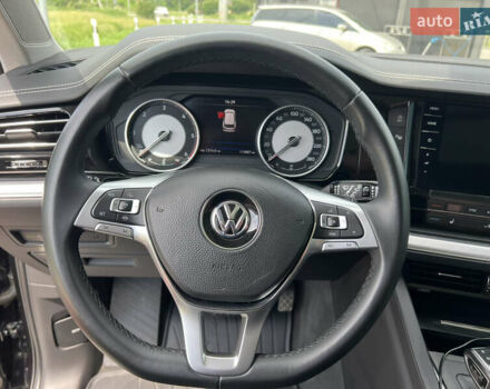 Черный Фольксваген Туарег, объемом двигателя 2.97 л и пробегом 121 тыс. км за 49800 $, фото 26 на Automoto.ua