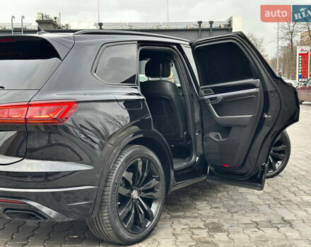 Черный Фольксваген Туарег, объемом двигателя 2.97 л и пробегом 129 тыс. км за 48500 $, фото 11 на Automoto.ua