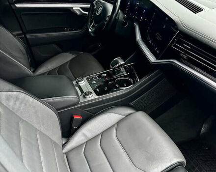 Черный Фольксваген Туарег, объемом двигателя 3 л и пробегом 115 тыс. км за 45500 $, фото 25 на Automoto.ua