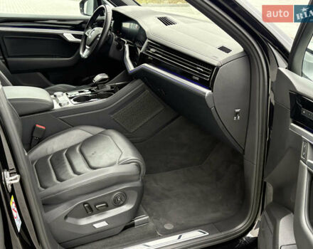 Черный Фольксваген Туарег, объемом двигателя 3 л и пробегом 188 тыс. км за 44555 $, фото 60 на Automoto.ua