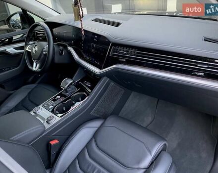 Черный Фольксваген Туарег, объемом двигателя 2.97 л и пробегом 130 тыс. км за 46999 $, фото 65 на Automoto.ua