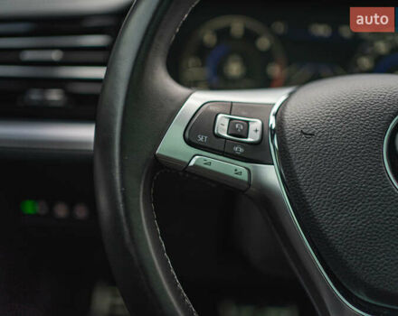 Черный Фольксваген Туарег, объемом двигателя 3.96 л и пробегом 170 тыс. км за 57777 $, фото 75 на Automoto.ua