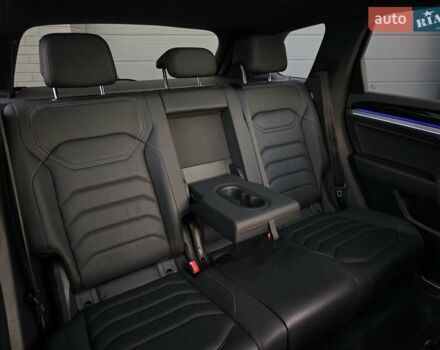 Черный Фольксваген Туарег, объемом двигателя 2.97 л и пробегом 98 тыс. км за 59980 $, фото 48 на Automoto.ua