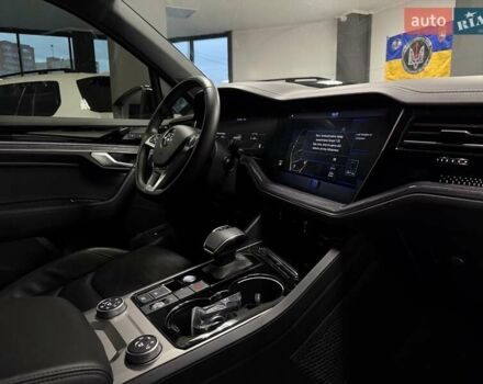 Черный Фольксваген Туарег, объемом двигателя 2.97 л и пробегом 123 тыс. км за 49900 $, фото 56 на Automoto.ua