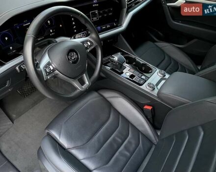 Черный Фольксваген Туарег, объемом двигателя 2.97 л и пробегом 130 тыс. км за 46999 $, фото 48 на Automoto.ua