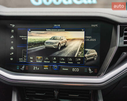 Черный Фольксваген Туарег, объемом двигателя 3.96 л и пробегом 170 тыс. км за 57777 $, фото 79 на Automoto.ua