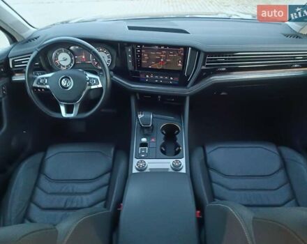 Черный Фольксваген Туарег, объемом двигателя 2.97 л и пробегом 255 тыс. км за 42000 $, фото 43 на Automoto.ua