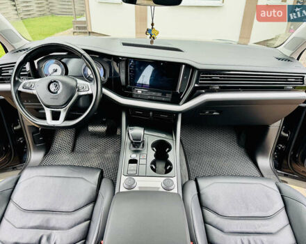 Черный Фольксваген Туарег, объемом двигателя 3 л и пробегом 195 тыс. км за 33700 $, фото 20 на Automoto.ua