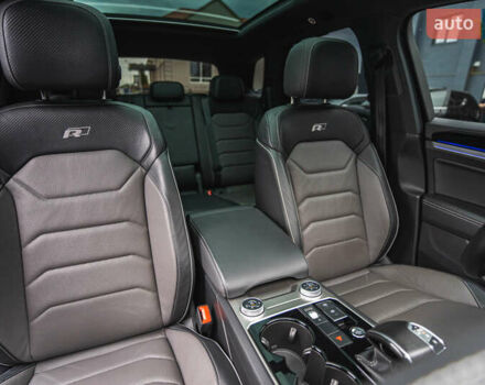 Черный Фольксваген Туарег, объемом двигателя 3.96 л и пробегом 170 тыс. км за 57777 $, фото 104 на Automoto.ua